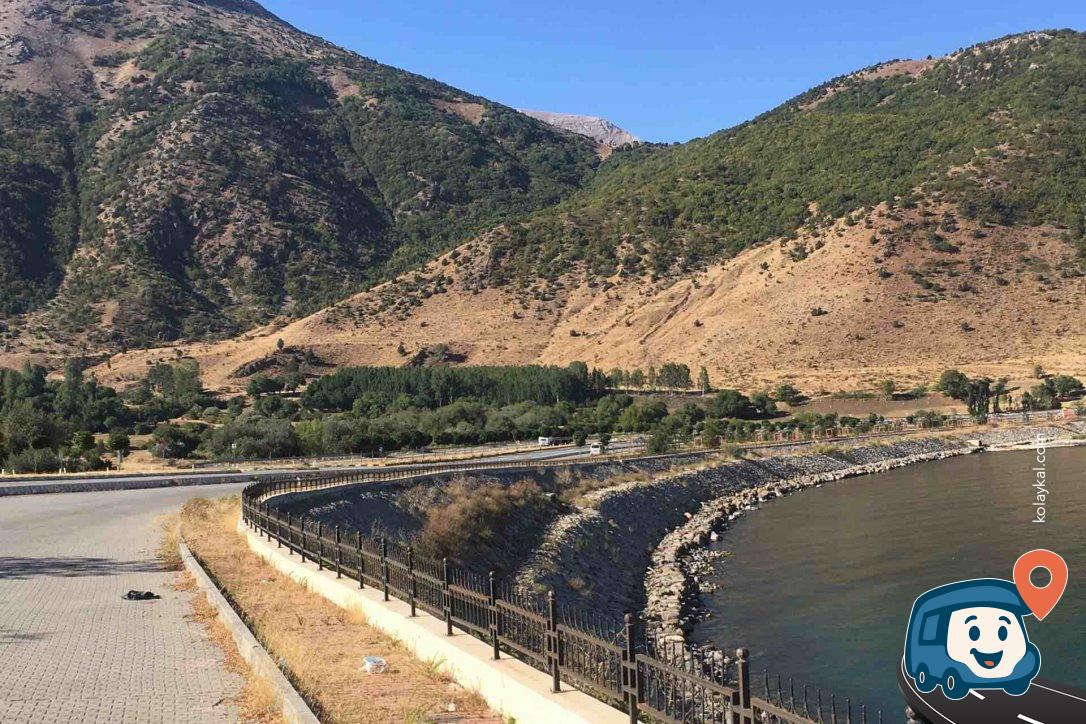 Tatvan Gölü Kenarı Piknik Alanı ve Kamp Noktası - Bitlis