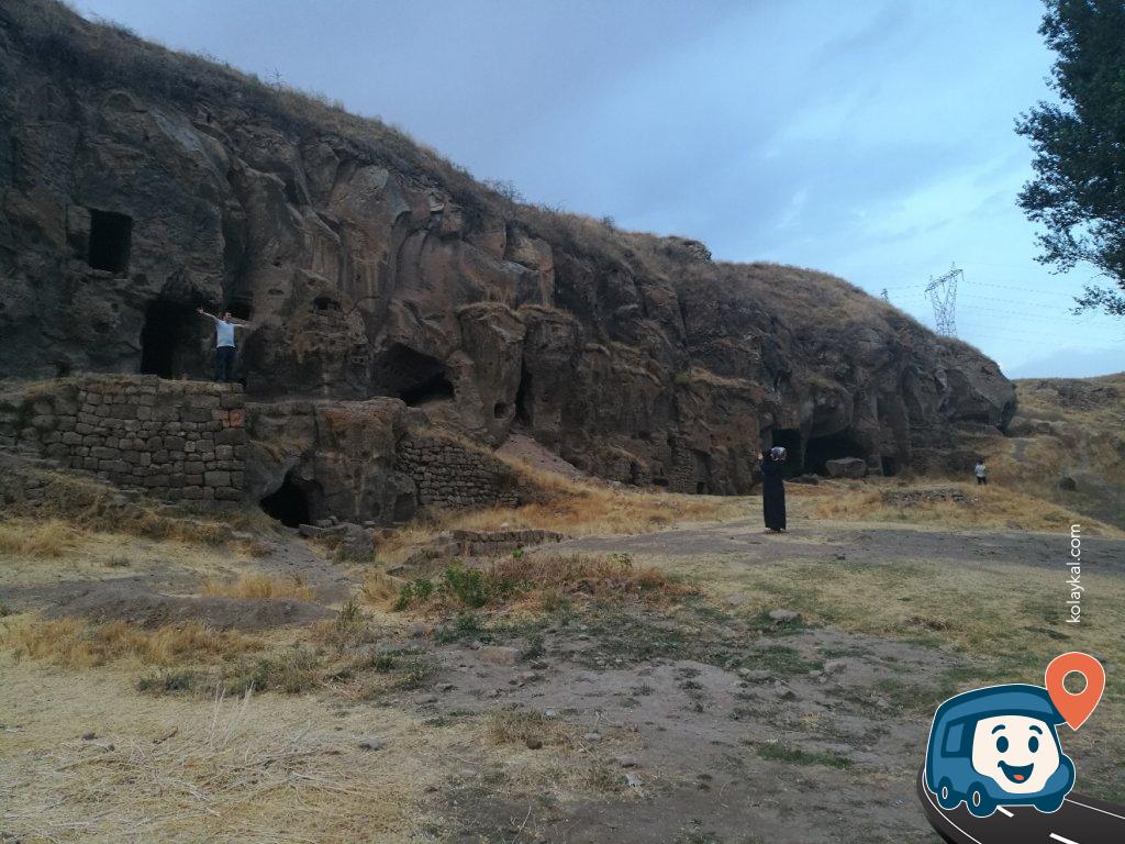 Tarihi Mezarlık Yanı Konaklama Alanı - Ahlat, Bitlis