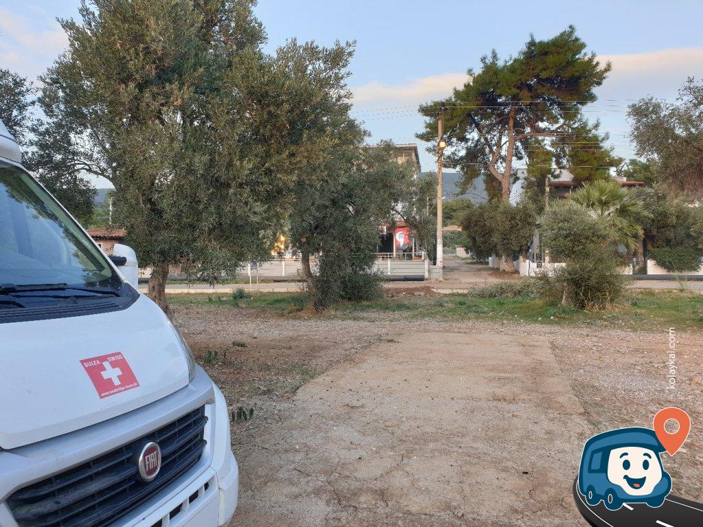 Akbük Sahili Çam Ağaçları Altı Ücretsiz Kamp ve Karavan Park Alanı - Didim, Aydın