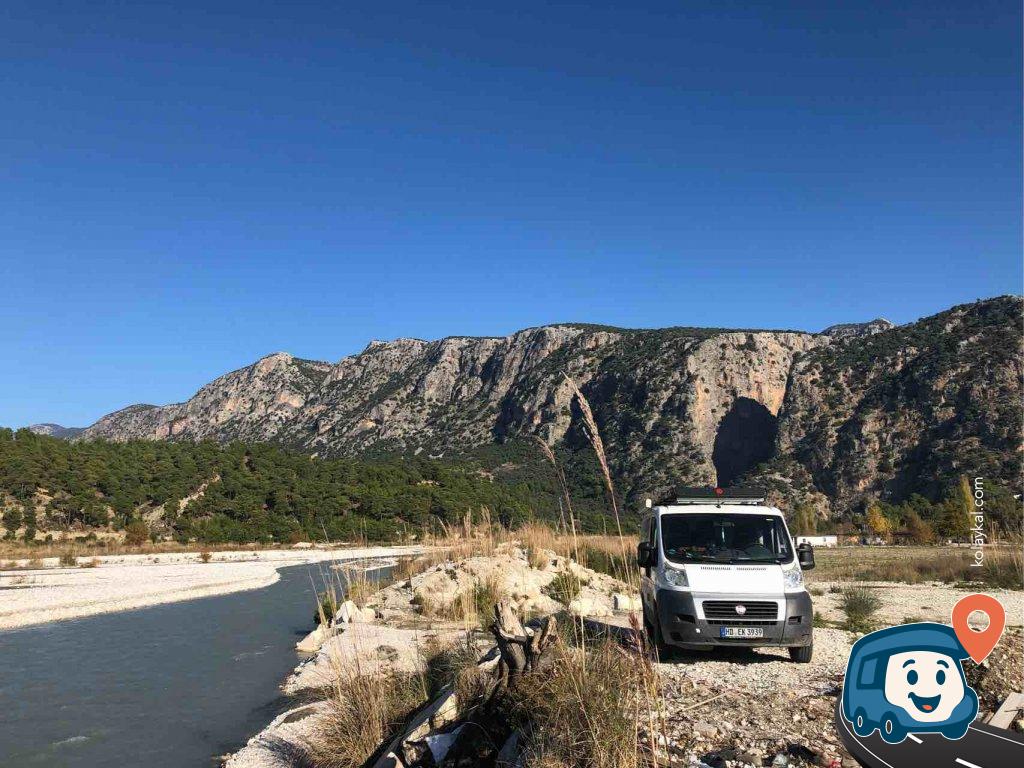 Saklıkent Kanyonu Yakınında Nehir Kenarı Kamp Alanı - Kaş, Antalya