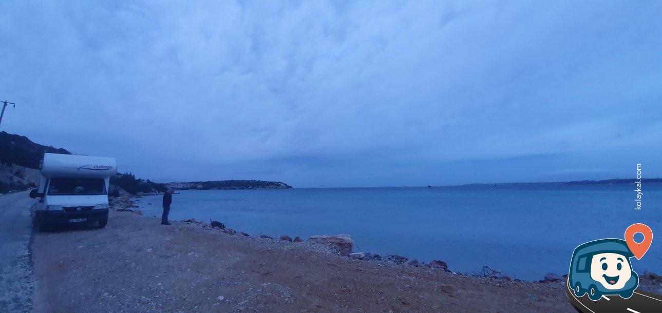 Karaburun Sahili Manzaralı Ücretsiz Otopark ve Kamp Alanı - Çeşme, İzmir