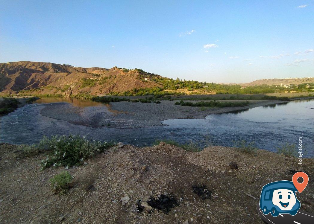 Elazığ Yakınlarında Nehir Kenarı Kamp ve Dinlenme Alanı - Palu