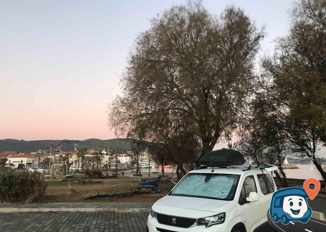 Urla Limanı Ücretsiz Otopark ve Karavan Alanı - İzmir