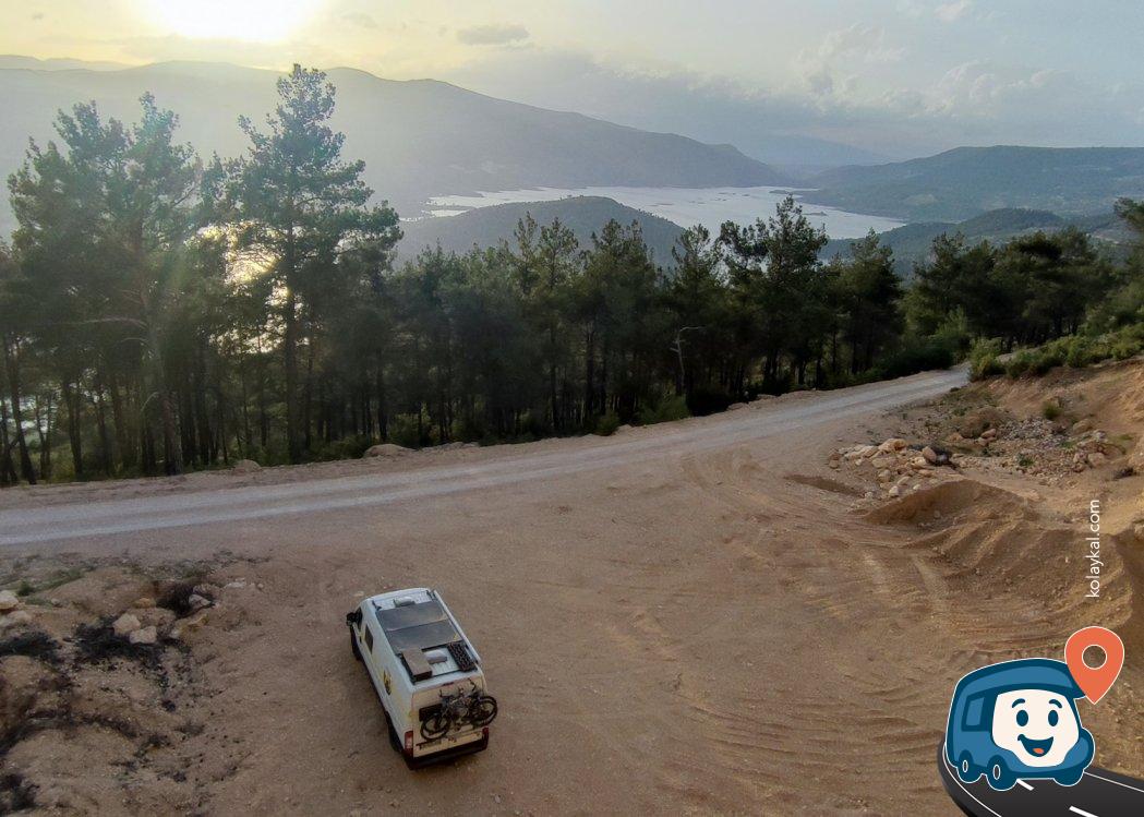 Denizli Kale Yol Kenarı Manzaralı Kamp ve Park Yeri - Karacasu, Aydın