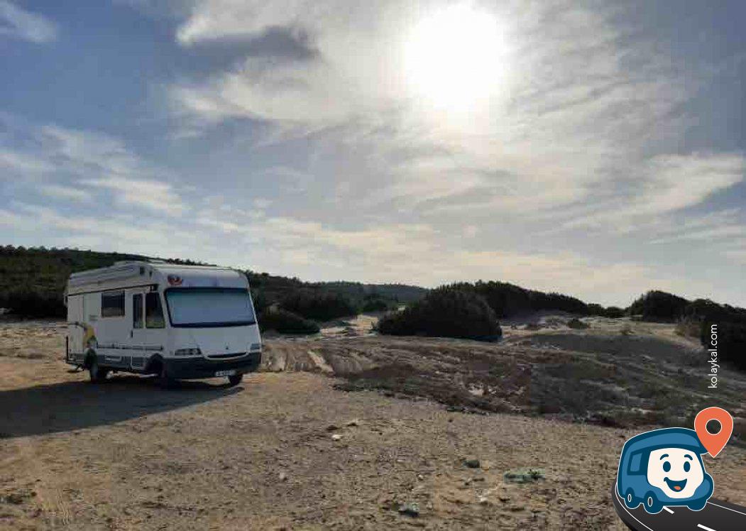 Karaburun Sahili Kumlu Otopark Kamp Alanı - Çeşme, İzmir