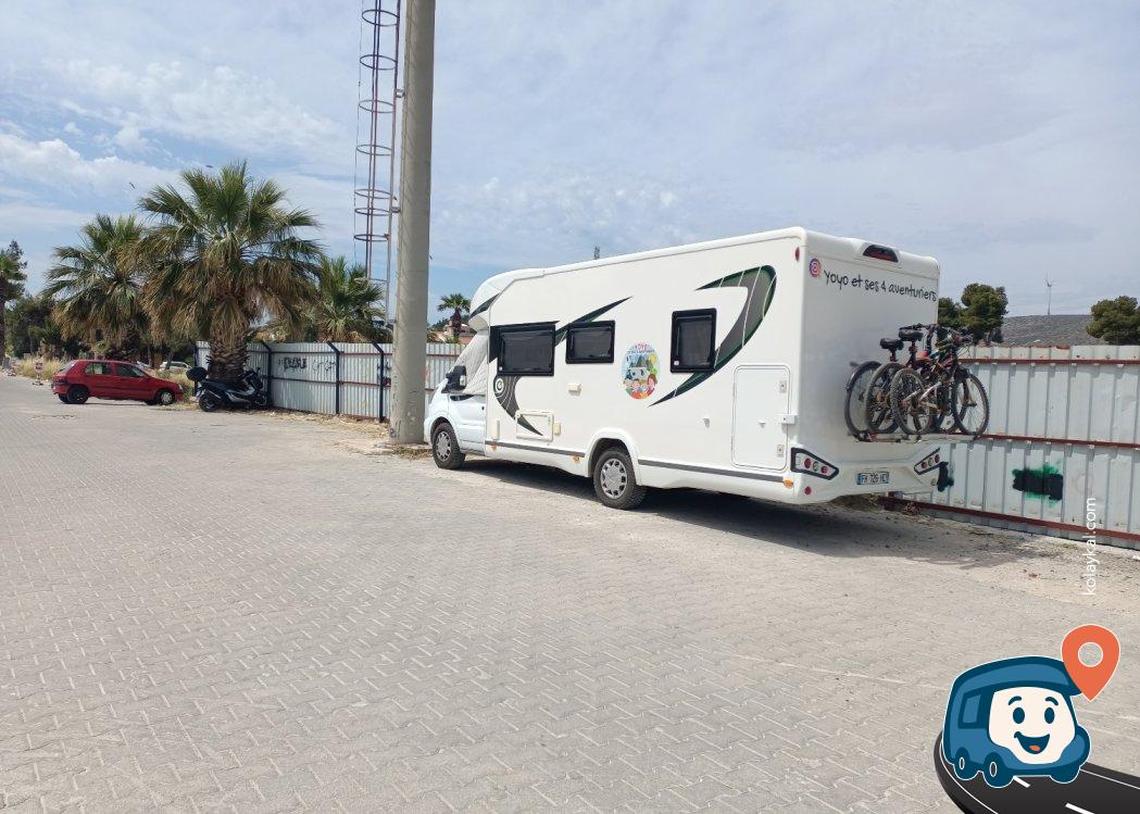 Alaçatı Geceleme Otoparkı - Çeşme, İzmir