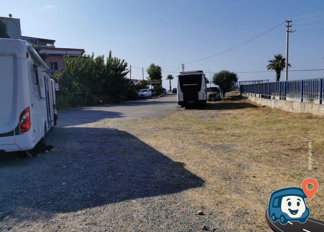 Gümüldür Sahili Deniz Manzaralı Otopark - Seferihisar, İzmir