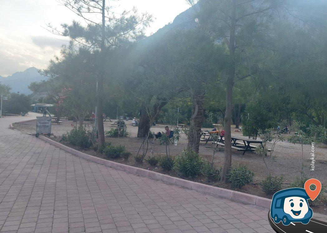Konyaaltı Plajı Piknik Alanı - Antalya