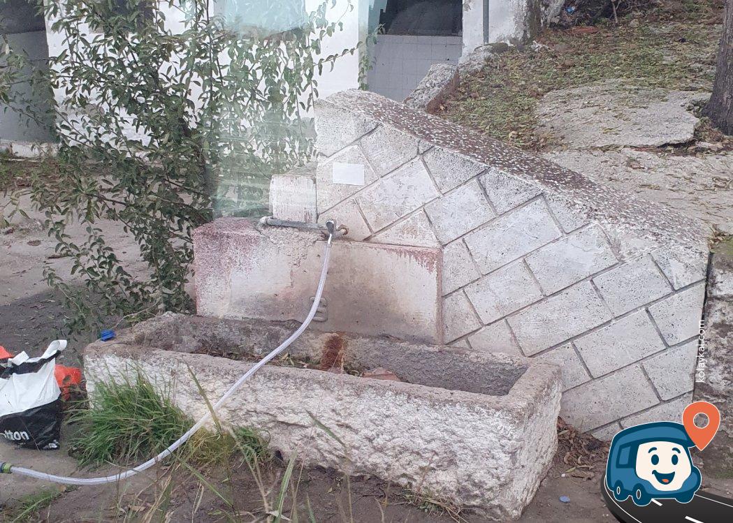 Dikili Yolu Üzeri Ücretsiz Su Kaynağı ve Yerel Lezzetler - İzmir