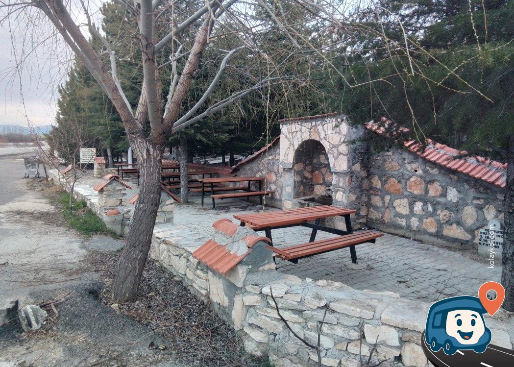 Mezarlık Önü Mola Yeri ve Piknik Alanı - Gelendost, Isparta