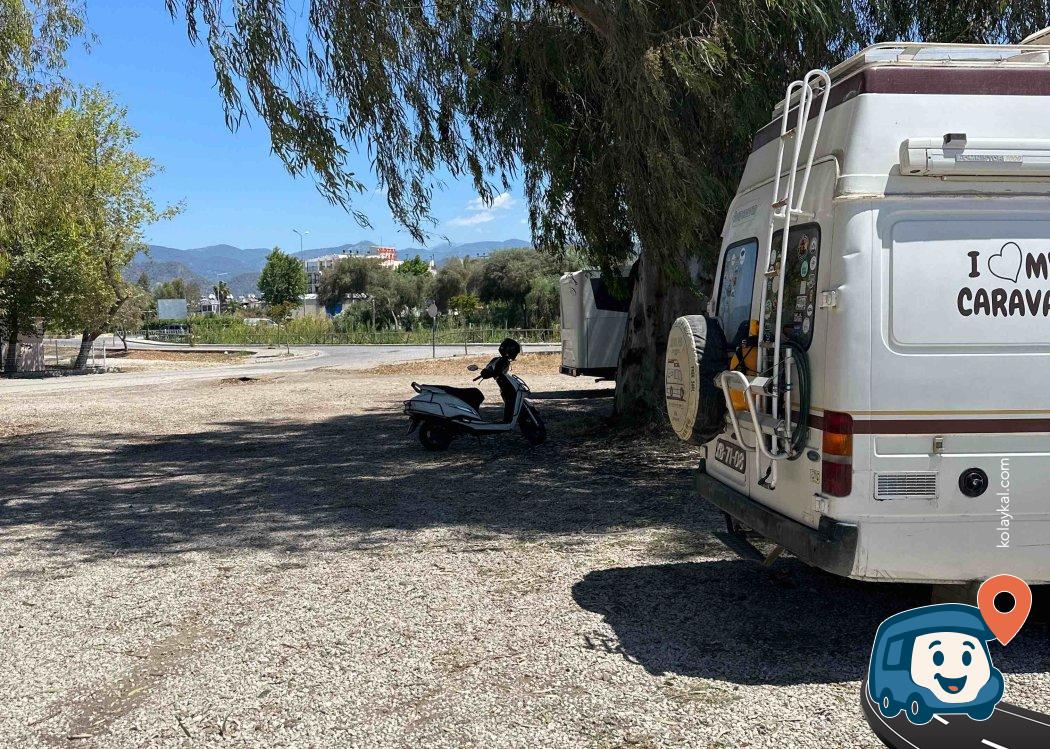 Gölge Alanı Olan Sahil Yakını Kamp Noktası - Fethiye, Muğla