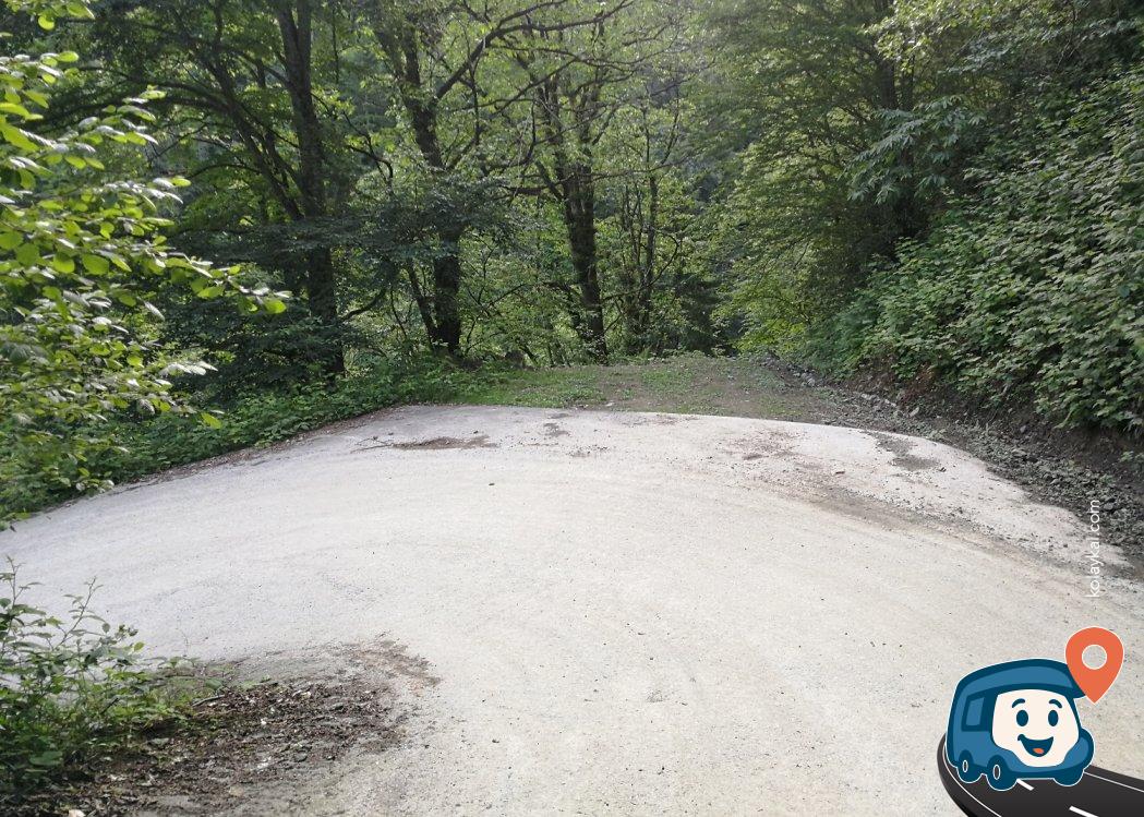 Sakin ve Temiz Otopark Alanı Dere Yakınında - Çamlıhemşin, Rize