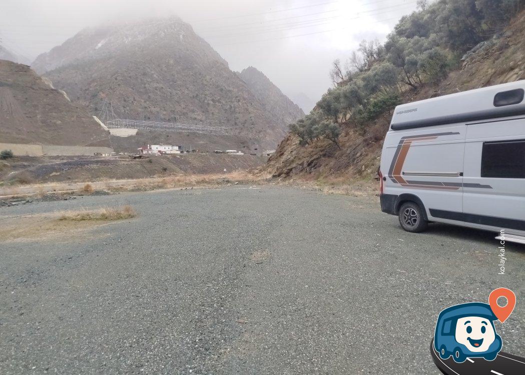 Taşlı Otopark Kamp Alanı - Yusufeli, Artvin