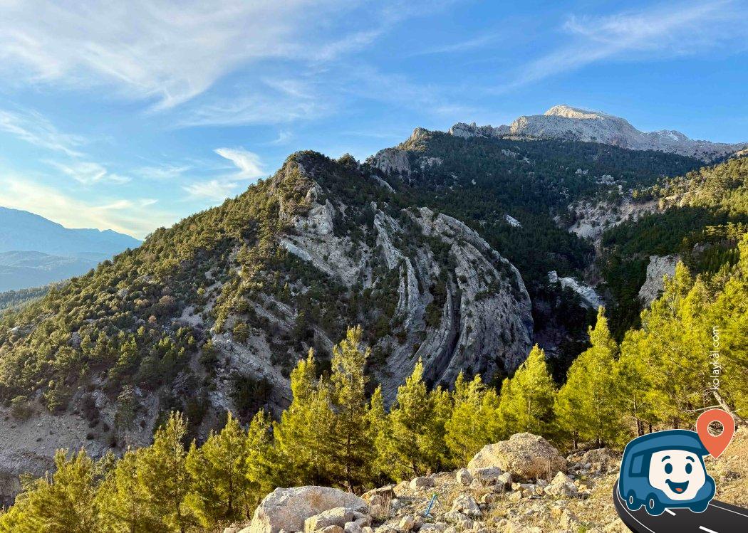 Dağ Manzaralı Terk Edilmiş Bina Yanı Kamp Alanı - Manavgat, Antalya
