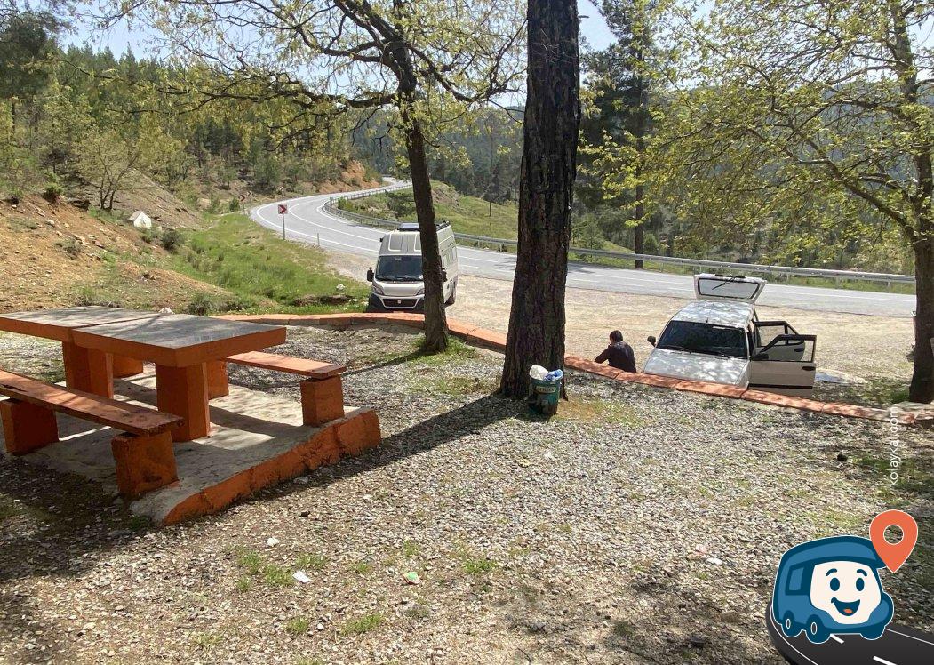 Yol Kenarı Gölgelikli Piknik Alanı ve Su Kaynağı - Akseki, Antalya
