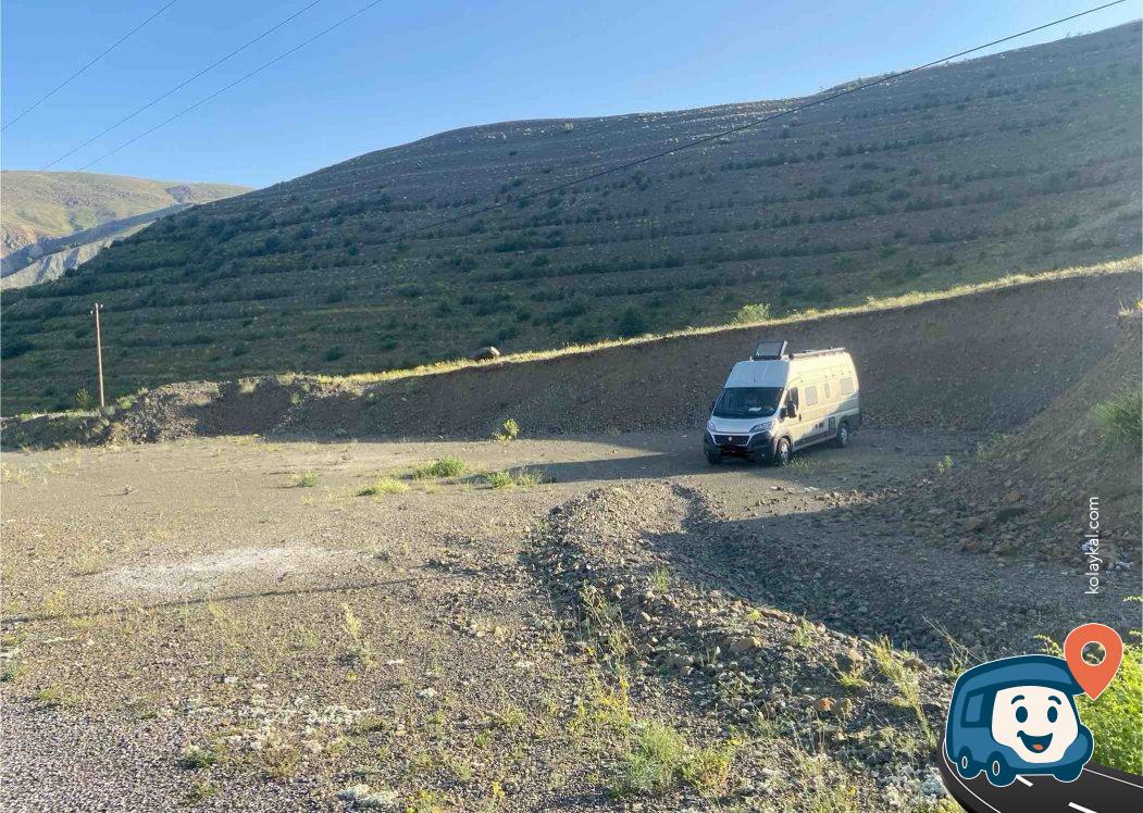 Erzincan Köy Yakınında Düz ve Sakin Kamp Alanı - Erzincan Merkez