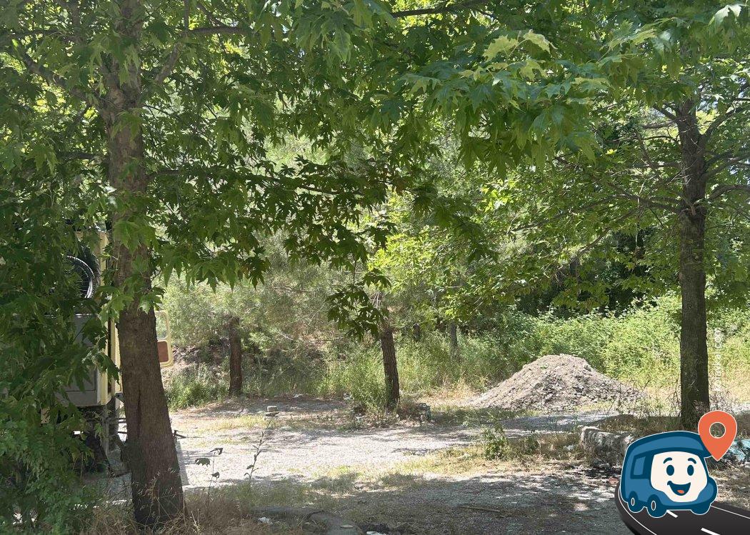 Ağaç Gölgesinde Sakin Otopark ve Kamp Alanı - Alanya, Antalya