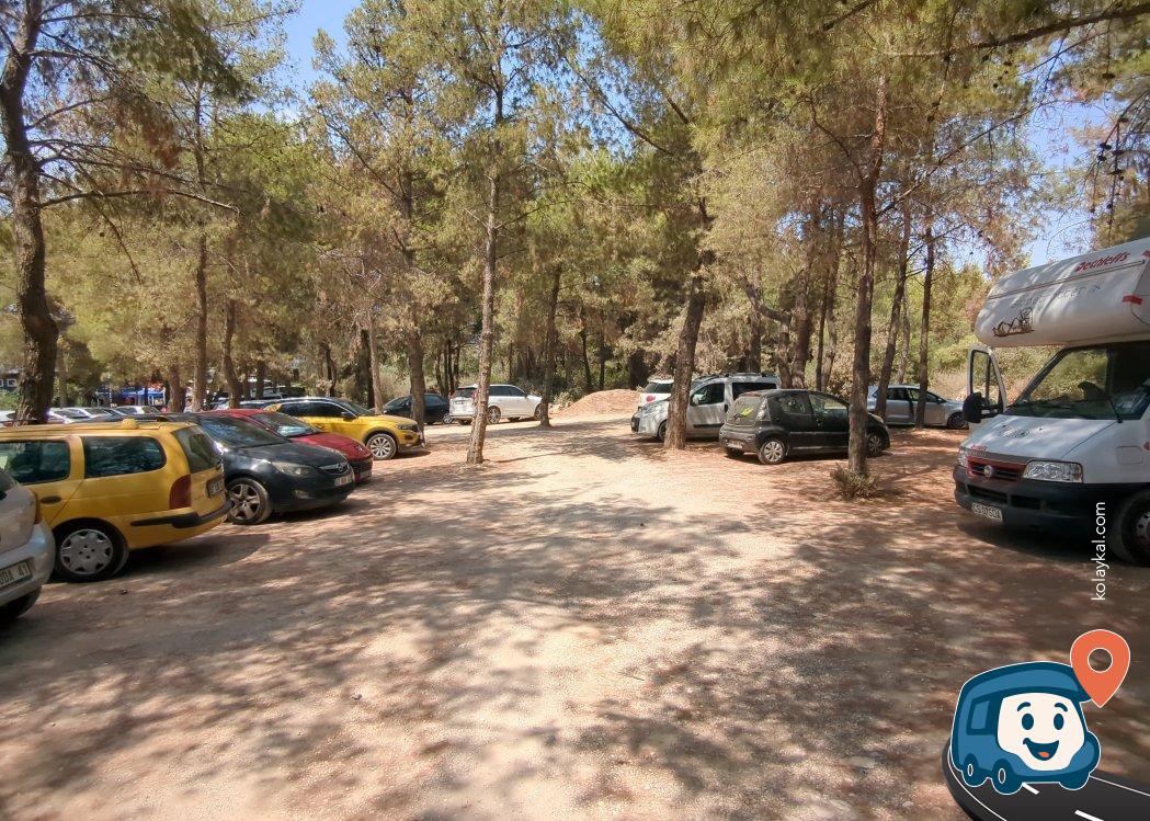 Çam Ağaçları Altında Sahile Yakın Otopark - Konyaaltı, Antalya