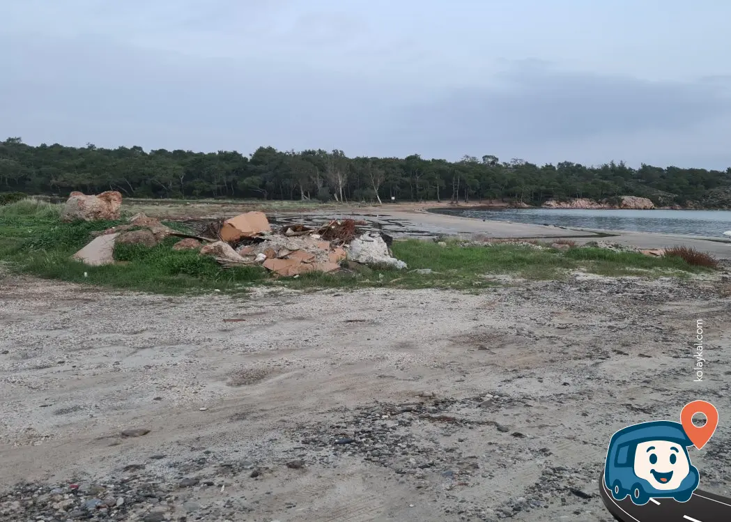 Altınova Sahili Çakıllı Otopark - Ayvalık, Balıkesir