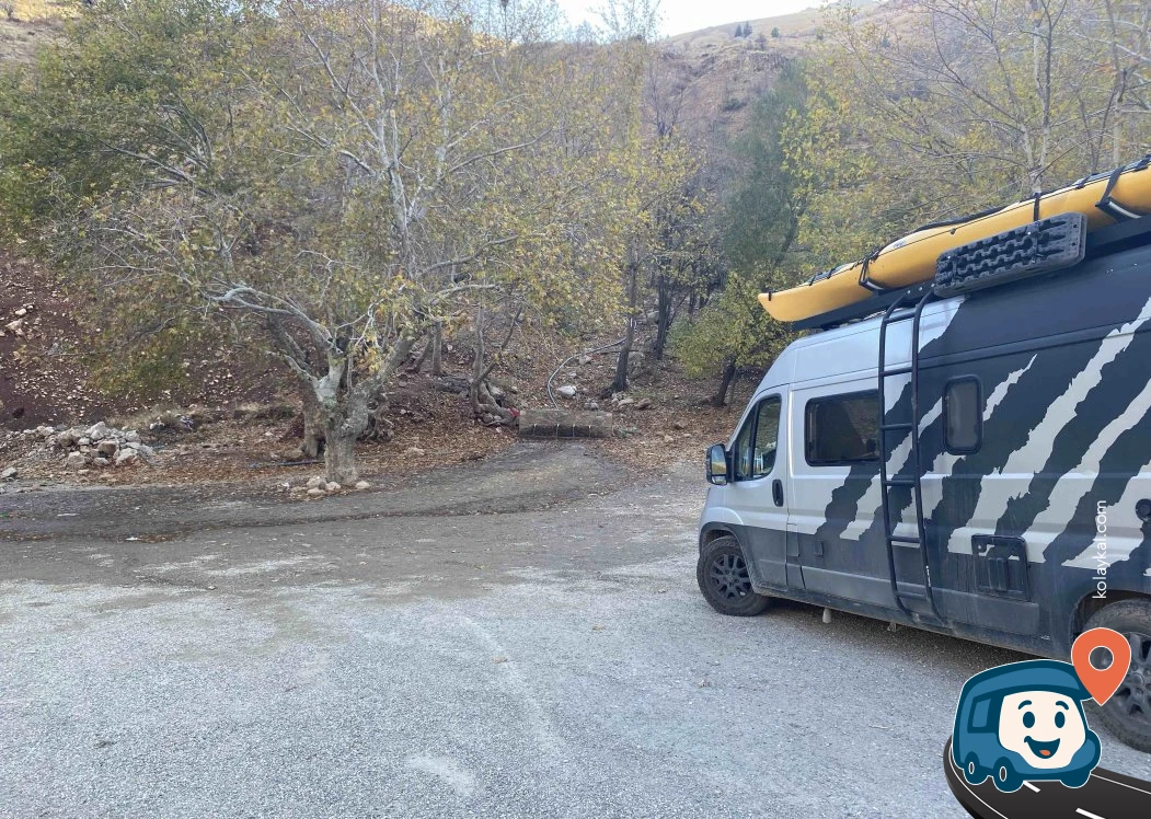 Adıyaman Çelikhan Yolu Doğal Kaynak Suyu Çeşmesi - Adıyaman Merkez