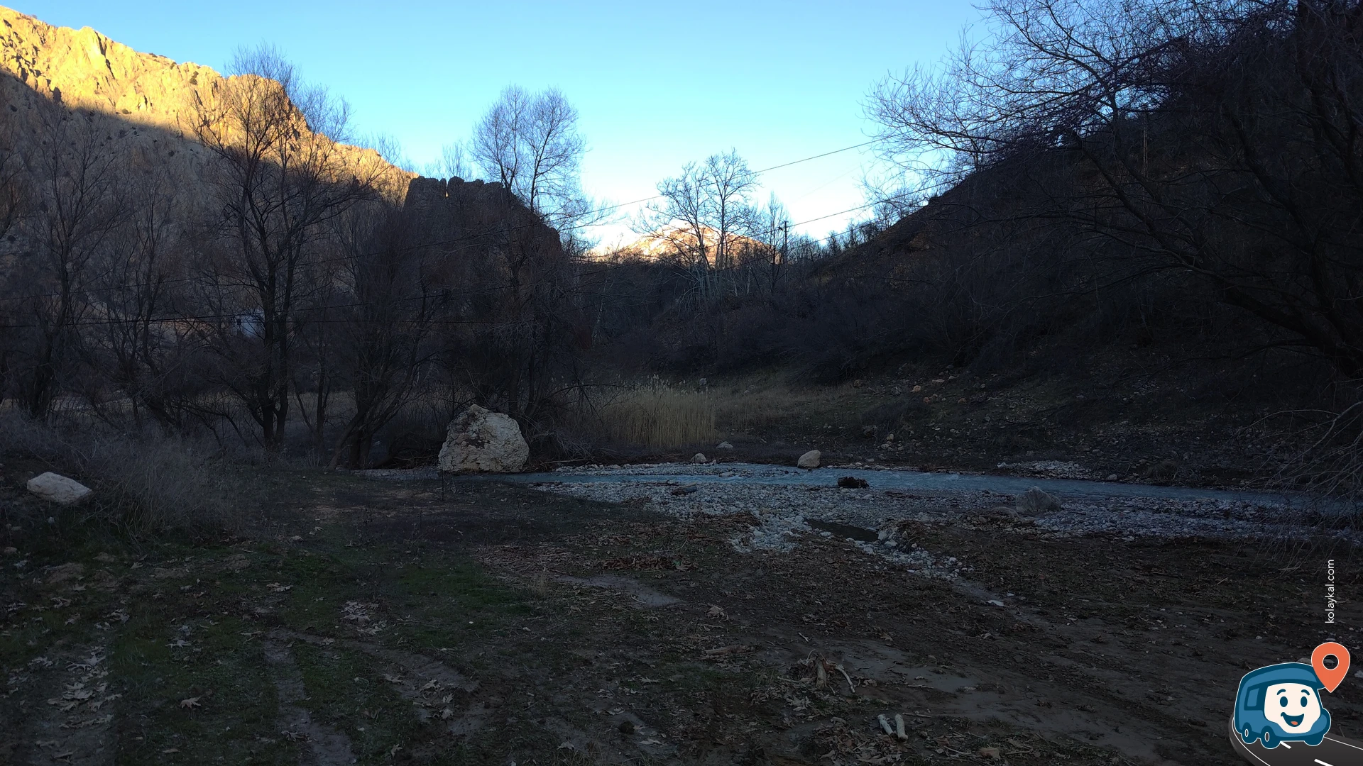 Dere Kenarı Gölgeli Kamp Alanı - Kemaliye, Erzincan