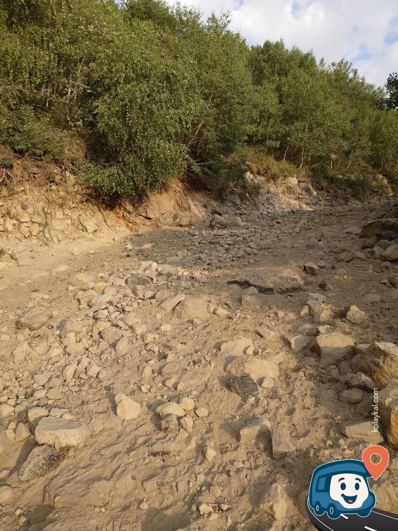 Göl Kenarı Kumsallı Yaban Kamp Alanı - Güroymak, Bitlis